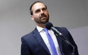 Uma Controvérsia no Mundo do Futebol: Eduardo Bolsonaro e a Polêmica entre Caio Ribeiro e Walter Casagrande