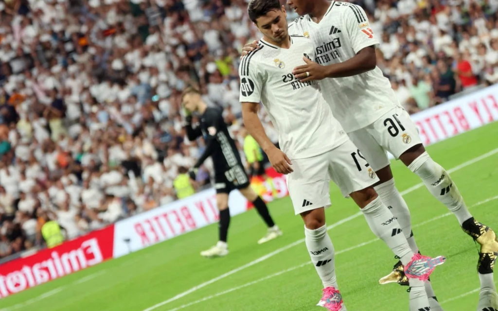 Endrick quebra marca histórica com gol pelo Real Madrid Endrick e Brahim Díaz celebram gol do Real Madrid (Foto: Pierre-Philippe Marcou / AFP)