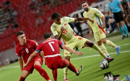 Espanha e Sérvia não saem do zero em estreia na Liga das Nações da Uefa Lamine Yamal pouco conseguiu fazer diante da forte marcação da Sérvia (Foto: Andrej ISAKOVIC / AFP)