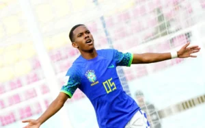 Estêvão rasga roteiro, Brasil caminha às quartas na Copa do Mundo Sub-17