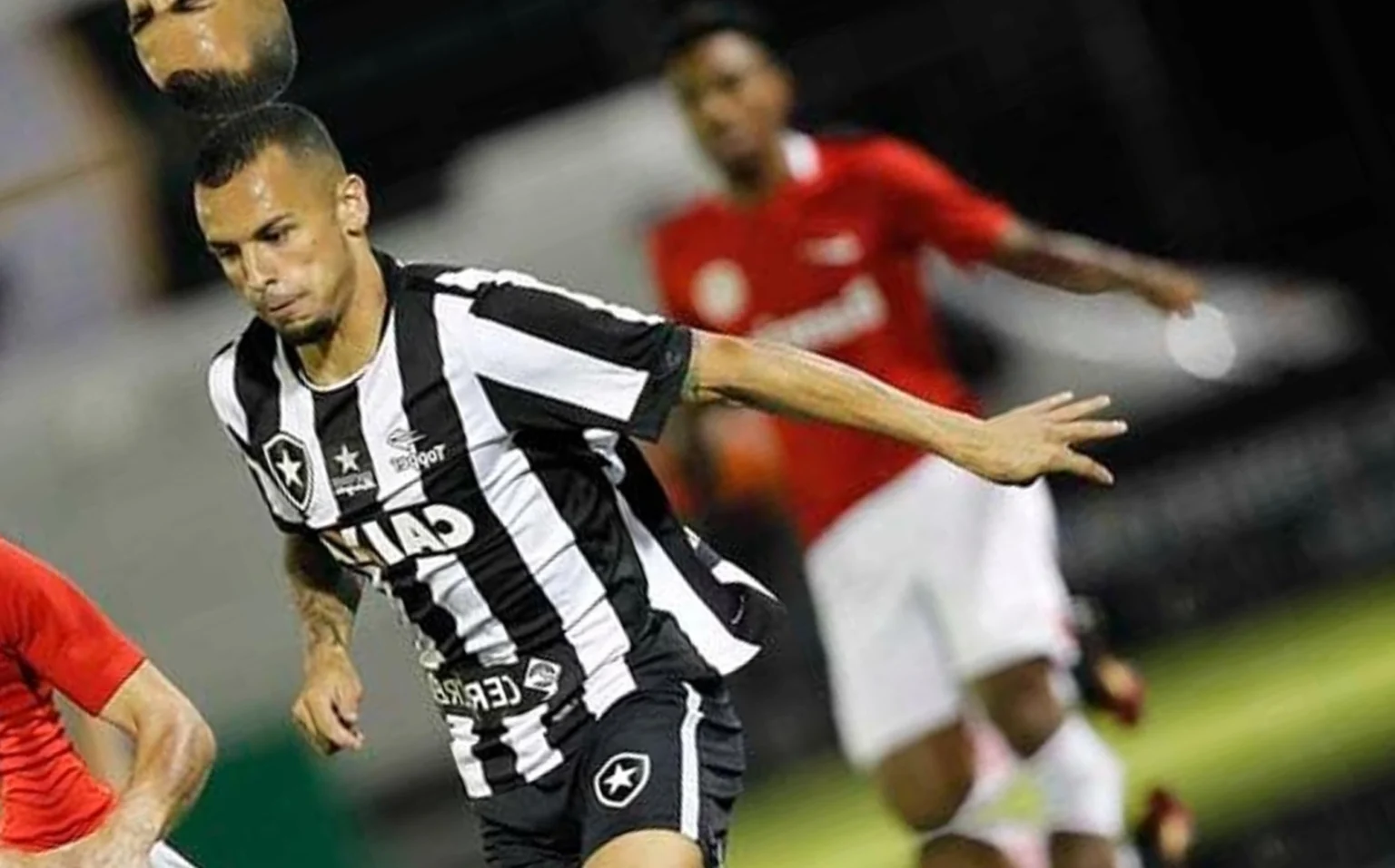 Ex-Botafogo e Internacional