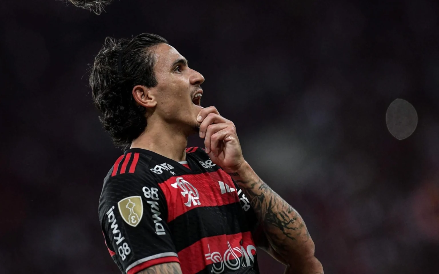 Ex-Flamengo lamenta lesão de Pedro na Seleção e aponta erro de planejamento Pedro sofreu uma lesão no ligamento cruzado anterior do joelho esquerdo (Foto: Thiago Ribeiro/AGIF)