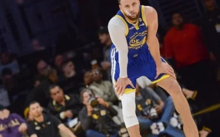 Ex-NBA afirma que Curry foi ‘carregado’ por companheiro em títulos pelo Warriors Stephen Curry venceu a NBA quatro vezes pelo Golden State Warriors (Foto: Noah Graham / AFP)