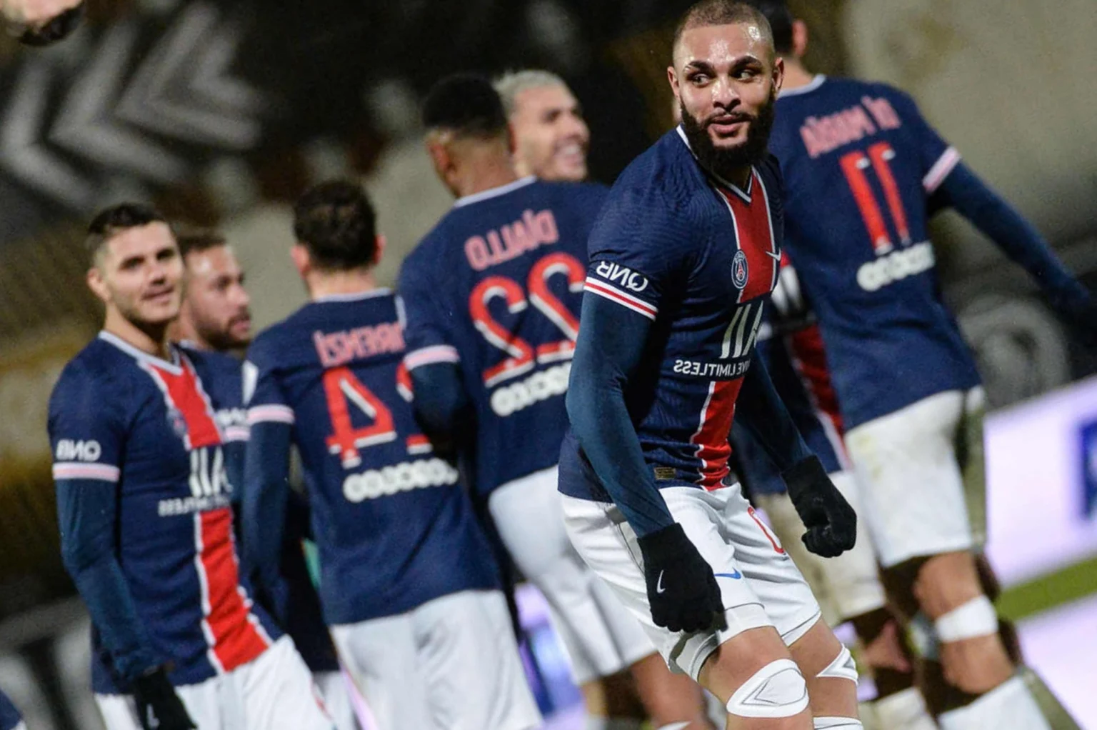 Ex-PSG é oferecido ao São Paulo Kurzawa comemorando gol pelo PSG (Foto: JEAN-FRANCOIS MONIER / AFP)