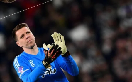 Ex-jogador de Juventus e Arsenal anuncia aposentadoria do futebol Goleiro barrou Alisson e Buffon no futebol italiano (Foto: Marco Bertorello/AFP)