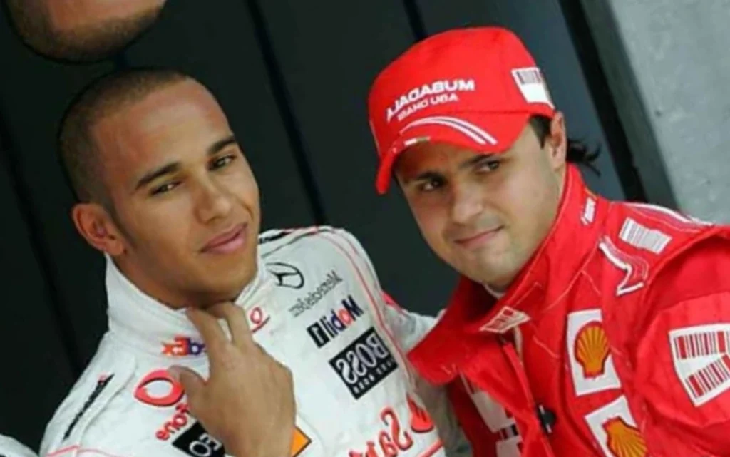 Felipe Massa deixa Hamilton fora de lista dos maiores pilotos da história; veja os três escolhidos Felipe Massa e o jovem Lewis Hamilton marcaram a temporada de 2008 da F1 (Foto: HUSEYIN CAGLAR / AFP)