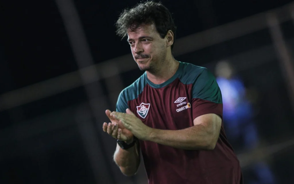 Fernando Diniz não resiste à derrota para o Flamengo e é demitido do Fluminense Fernando Diniz foi demitido pelo Fluminense