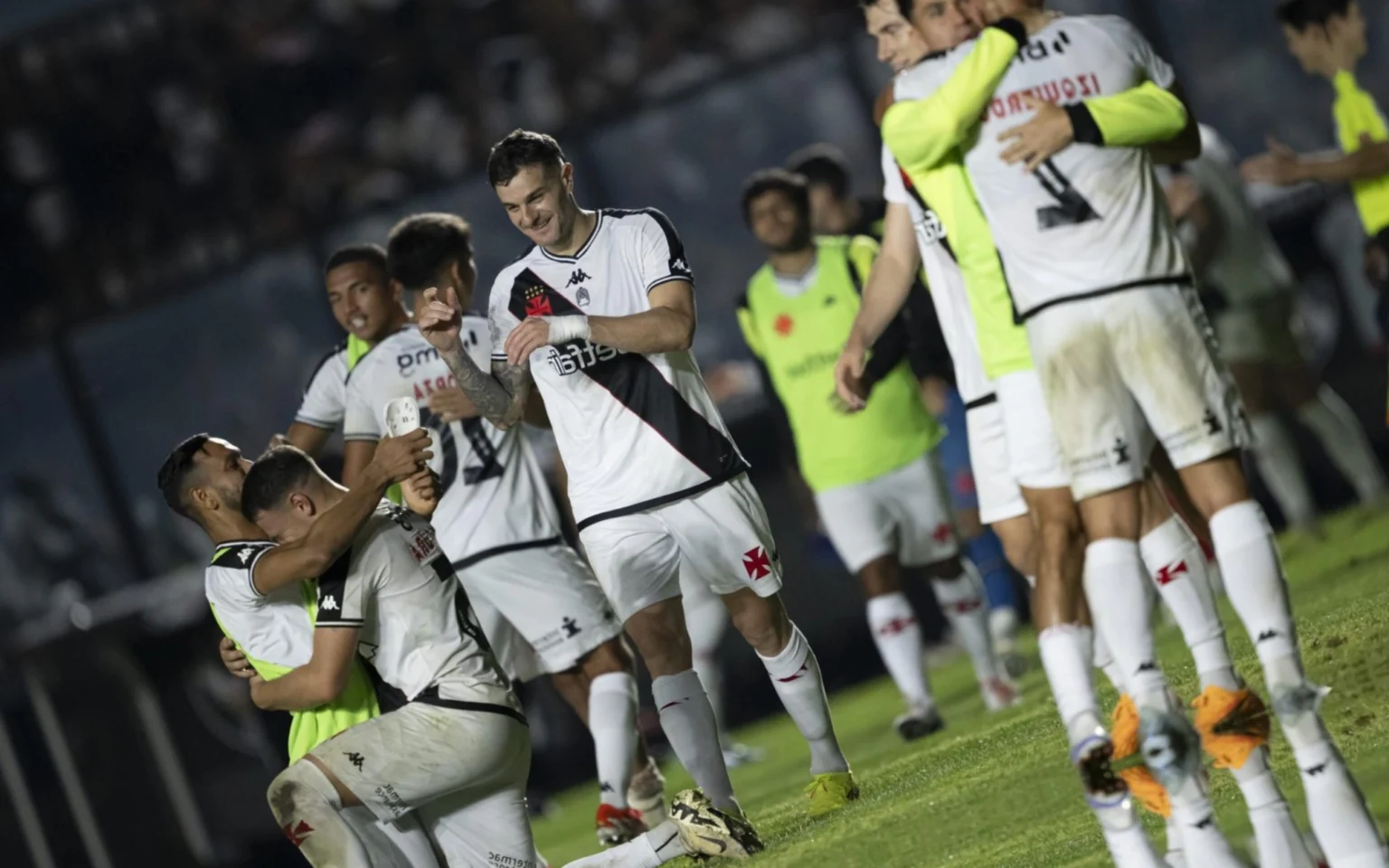 Filho de ex-técnico do Vasco detona clube nas redes: ‘A cara dessa várzea’ Alberto Valentim treinou o Vasco nos anos de 2018 e 2019 (Foto: Jorge Rodrigues/AGIF)