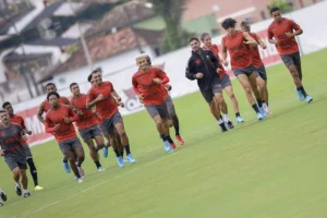 Flamengo: Treinamento intenso, zagueiro é a dúvida para a vaga