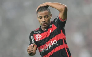 Flamengo: De La Cruz tem um momento de emoção em homenagem a um ídolo