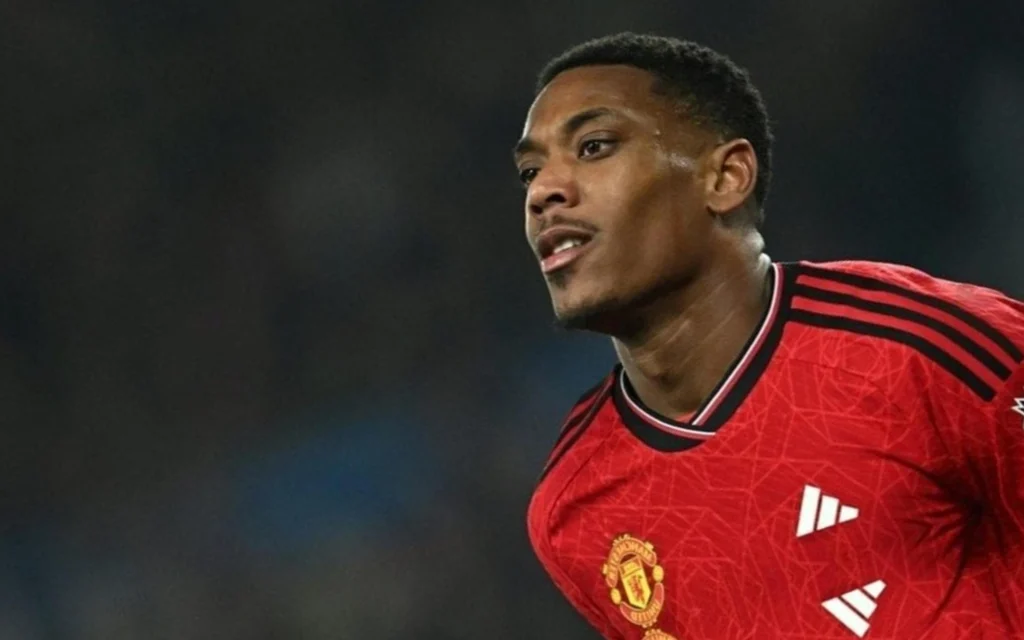 Flamengo busca a contratação de ex-jogador do Manchester United para substituir Pedro Martial passou oito anos no Manchester United (Foto: AFP)