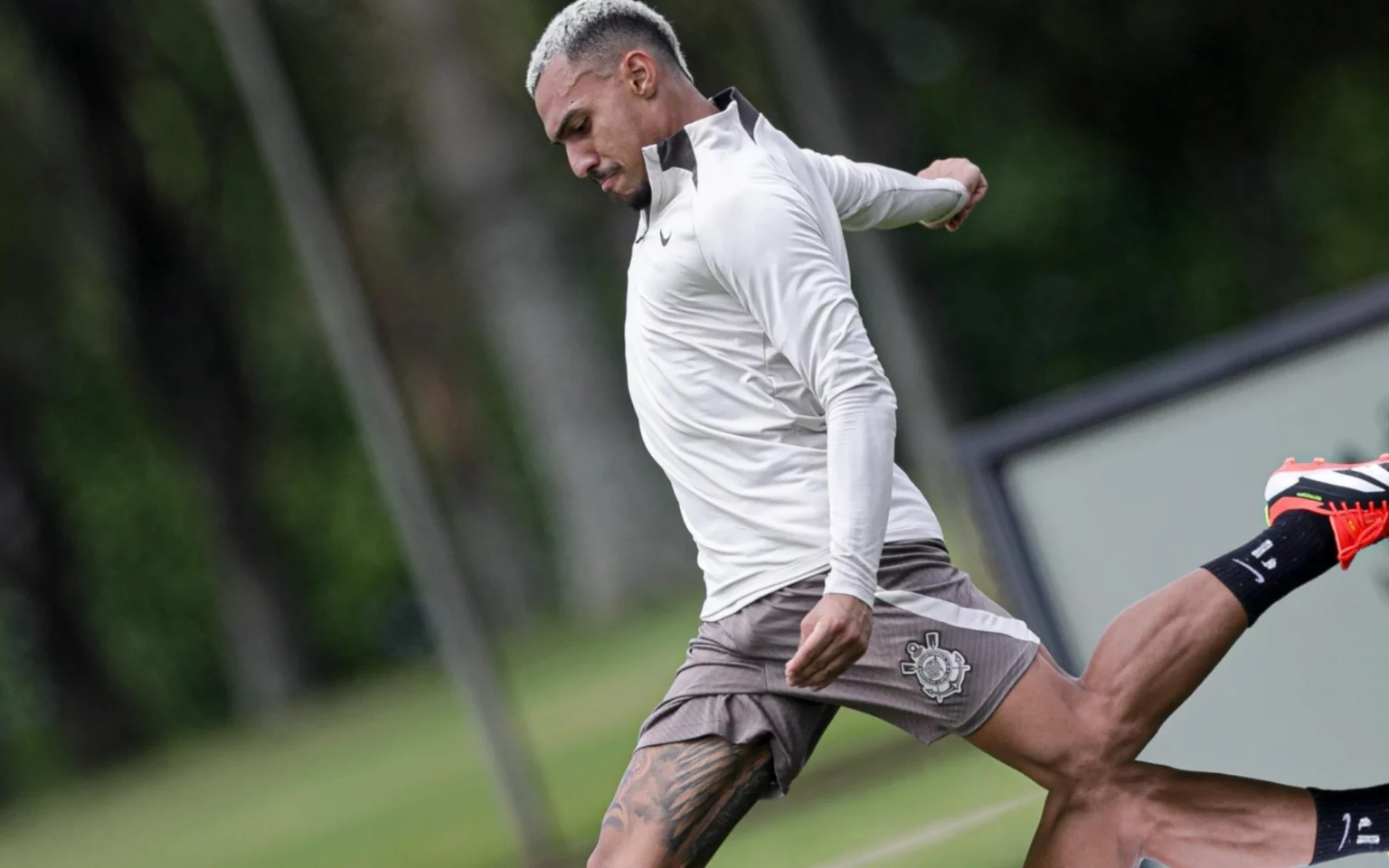 Flamengo cobra Corinthians e Internacional por pagamentos de Matheuzinho e Thiago Maia Matheuzinho em treino do Corinthians (Foto: Rodrigo Coca / Agência Corinthians)