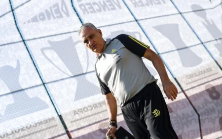 Flamengo corre para inscrever reforços em meio a novos problemas com lesões Tite conta com reforços em meio a epidemia de lesões musculares no Flamengo (Foto: Marcelo Cortes/Flamengo)