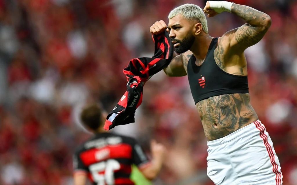 Flamengo x Criciúma: torcedor flagra momento em que bola é atirada ao campo Gabigol marca o gol que deu a vitória para o Flamengo em Brasília. (Marcelo Cortes/Flamengo)