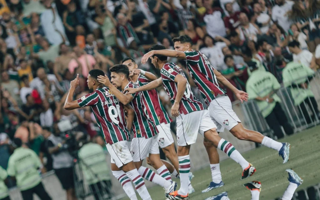 Fluminense vence o São Paulo e segue fora do Z-4 no Brasileirão Fluminense vence o São Paulo no Maracanã (Foto: Lucas Merçon/Fluminense F.C.)