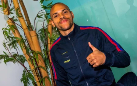 Grêmio já trabalha com data para estreia de Braithwaite Martin Braithwaite nos tempos de Barcelona (Foto: Divulgação/Barcelona)