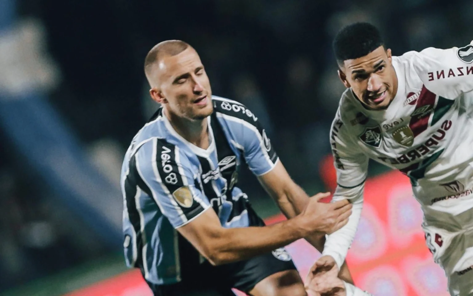 Grêmio terá desfalque de titular para partida de volta da Libertadores contra o Fluminense Rodrigo Ely foi expulso após socar Ganso (FOTO: LUCAS MERÇON / FLUMINENSE F.C.)