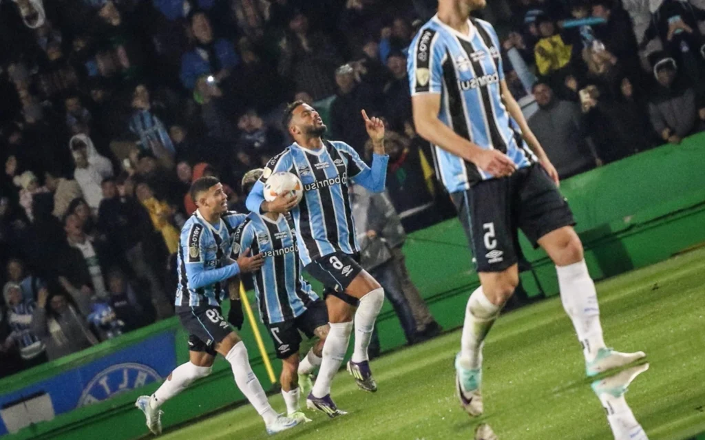 Grêmio vence o Fluminense de virada e tem a vantagem para o jogo de volta da Libertadores Reinaldo