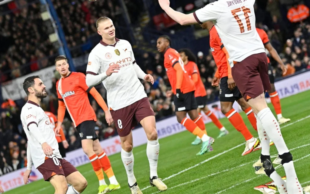 Guardiola se derrete por Haaland e De Bruyne após atuação de gala em vitória do Manchester City De Bruyne e Haaland foram os responsáveis diretos pelos quatro primeiros gols doManchester City contra o Luton Town (Foto: JUSTIN TALLIS / AFP)