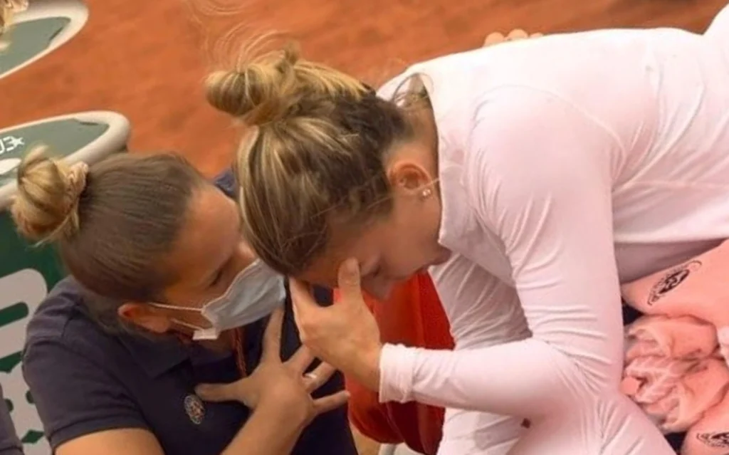 Halep é suspensa por quatro anos por doping Halep durante Roland Garros no ano passado / Crédito: FFT