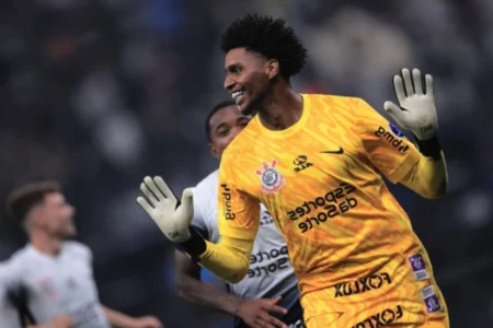 Hugo Souza supera marca de Cássio em sequência de afirmação no Corinthians Hougo Souza após classificação do Corinthians às quartas de final da Copa Sul-Americana (Foto: Ettore Chiereguini/AGIF)