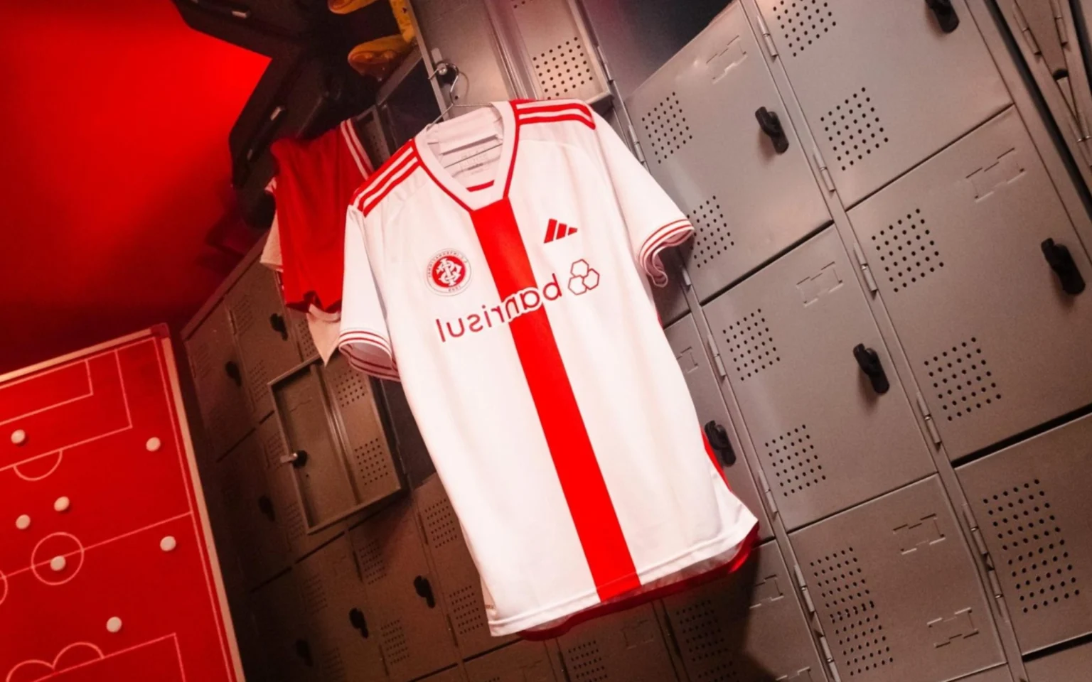 Internacional lança camisa branca para 2024; veja fotos e valores Nova camisa branca do Internacional (Foto: Divulgação / Internacional)