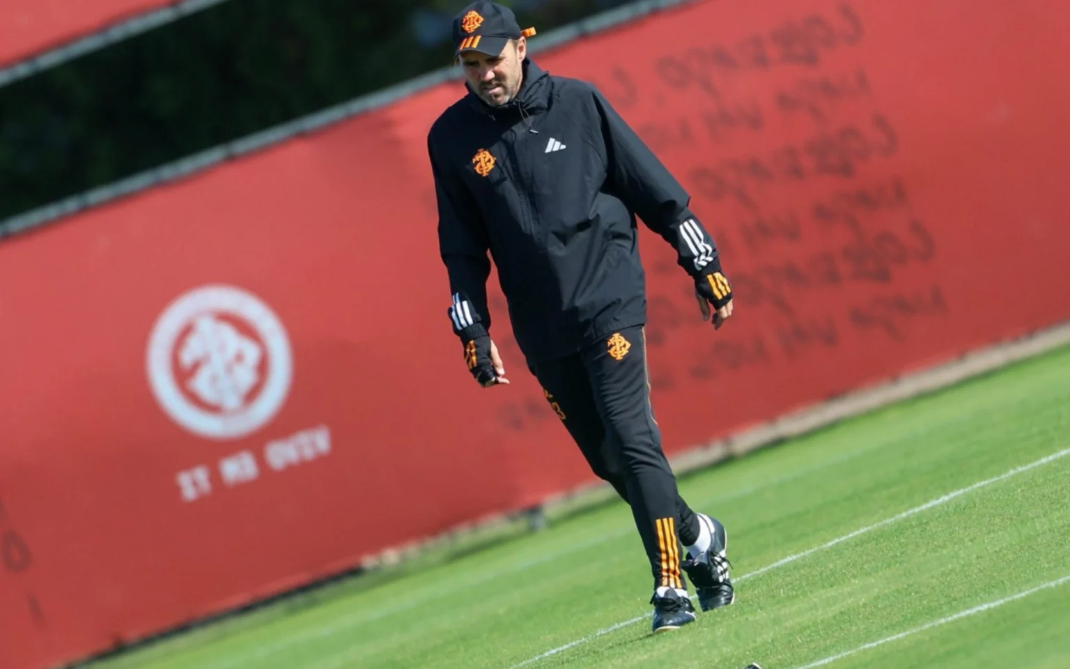 Internacional segue em busca de volante Eduardo Coudet durante treino do Internacional (Foto Ricardo Duarte/Internacional)