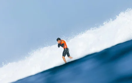 Italo Ferreira brilha no WSL Finals e fica a uma vitória do bicampeonato mundial Italo Ferreira fazendo a comeoração do 'Night