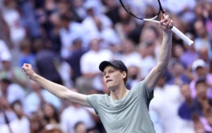 Jannik Sinner sofre lesão e supera adversidade para chegar à final do US Open