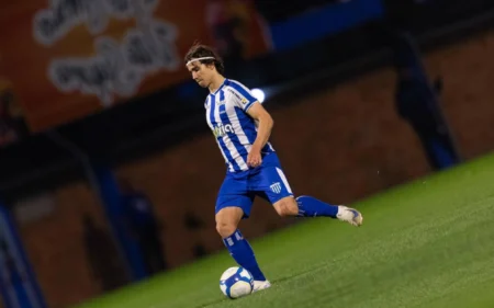 Jogadores do Avaí brigam durante aquecimento na Série B; veja o vídeo Zé Ricardo e Giovanni se desentendem durante aquecismento de Avaí e Paysandu (Foto: Beno Küster Nunes/AGIF)