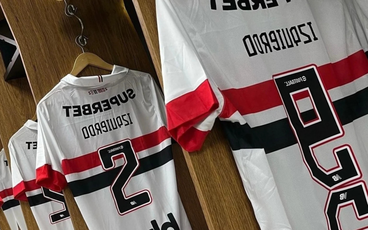 Jogadores do São Paulo usarão camisas com o nome de Izquierdo Foto: Divulgação/São Paulo