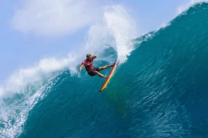 1ª posição: John John Florence surpreende e iguala feito de Gabriel Medina no WSL Finals