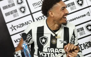 John Textor apresenta Adryelson e Vitinho na coletiva