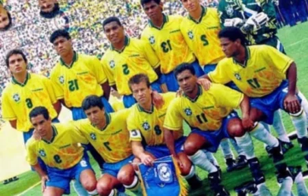 Jorginho defende legado do Brasil de 94: ‘Essa Seleção foi ridicularizada por muitos anos’ Seleção de 94 posa para foto (Foto: Arquivo)