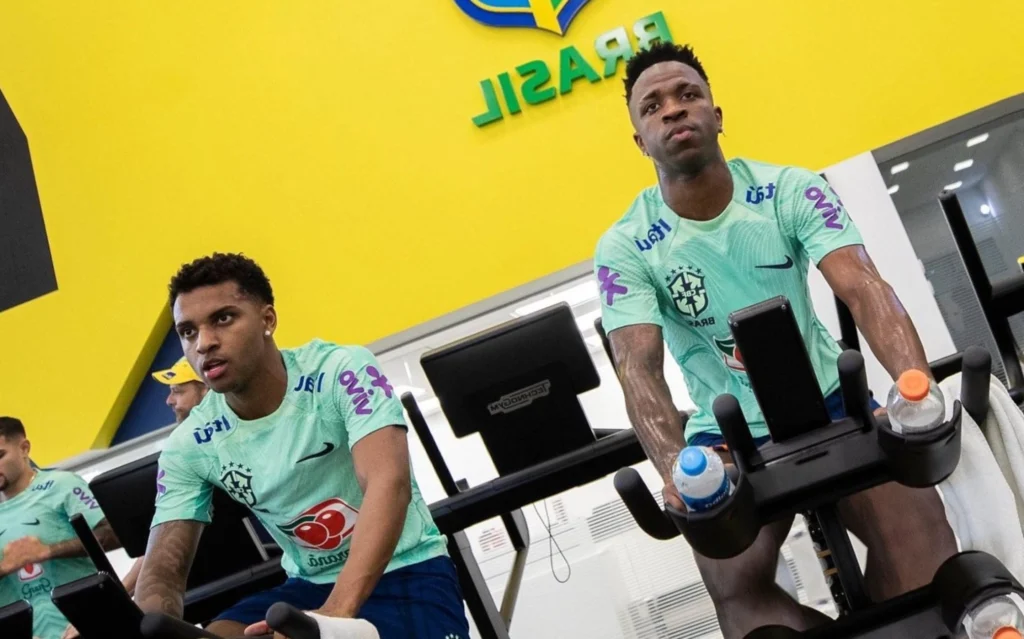 Jornalista aponta virtude de Rodrygo na Seleção e compara: ‘Vini Jr ainda não tem’ Jornalista comparou Endrick e Vini Jr após Brasil x EUA (Foto: Joilson Marconne/CBF)