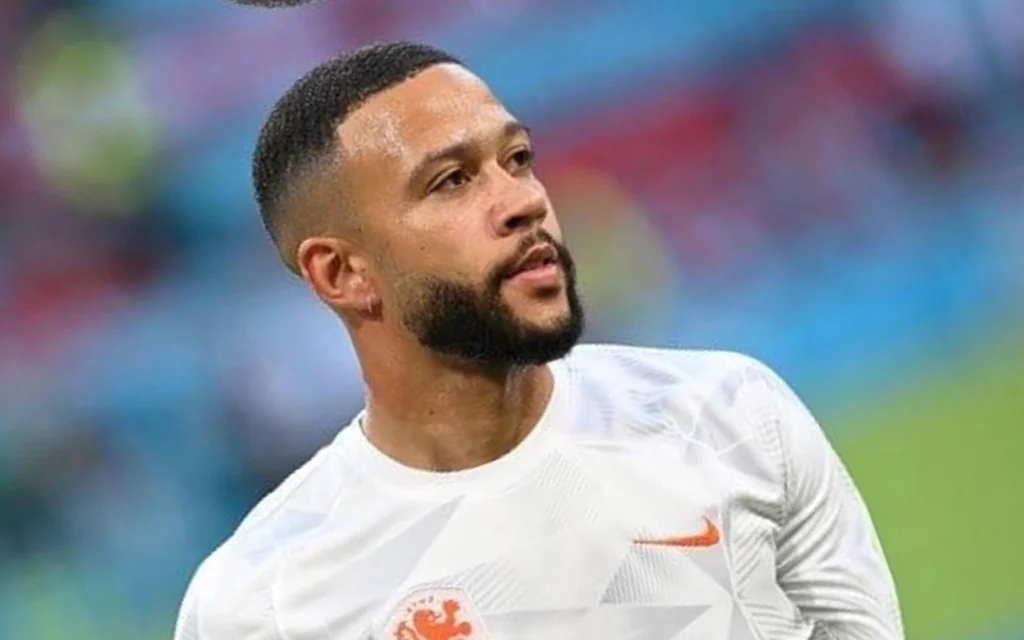 Jornalista faz alerta sobre chegada de Depay no Corinthians: ‘Possível rompimento de contrato’ Memphis Depay vai receber o maior salário do Corinthians (Foto: JOHN THYS/AFP)