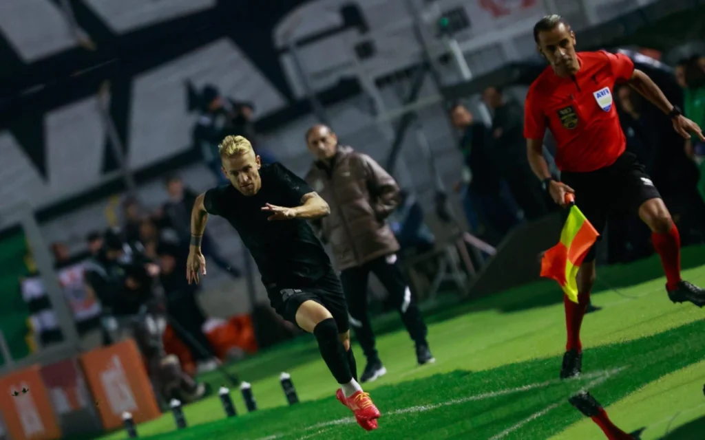 Juventude x Corinthians é interrompido por falta de energia no Alfredo Jaconi Corinthians de Pedro Henrique foi a Caxias do Sul enfrentar o Juventude. (Foto: Luiz Erbes/AGIF)