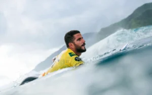 O Mistério das Oitavas: Kelly Slater Despe o Mundo da Surf sobre o Bloqueio de Filipe Toledo