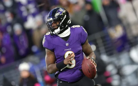 Lamar Jackson é eleito MVP da NFL pela segunda vez na carreira  Lamar foi peça fundamental para a temporada dos Ravens (Foto: Rob Carr / AFP)