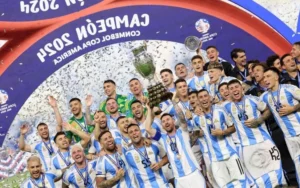 Lautaro Martínez decide, Argentina conquista Copa América com troféu de ouro!