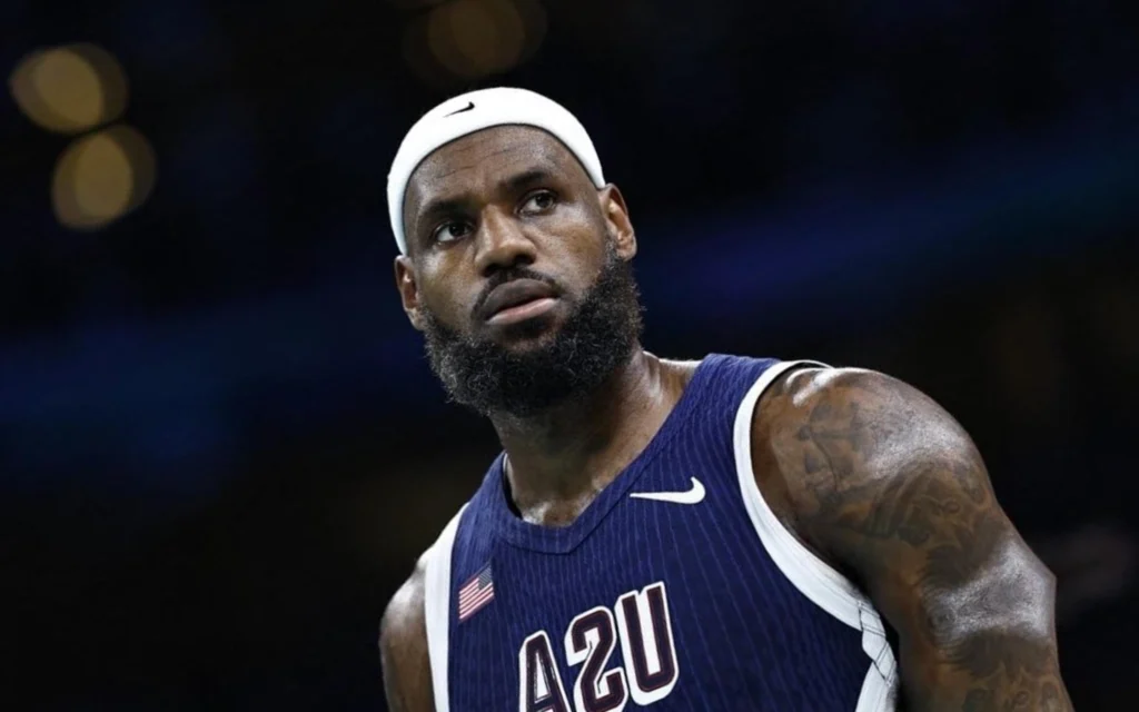 LeBron James analisa duelo entre Estados Unidos e Brasil nas Olimpíadas LeBron James é o grande astro da seleção americana de basquete (Foto: AFP)