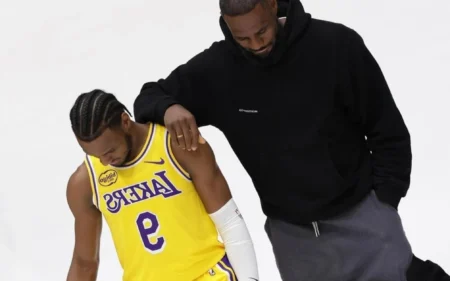 LeBron James manda recado para filho após críticas: ‘Que se f***’ LeBron James realizará sonho de atuar ao lado do filho