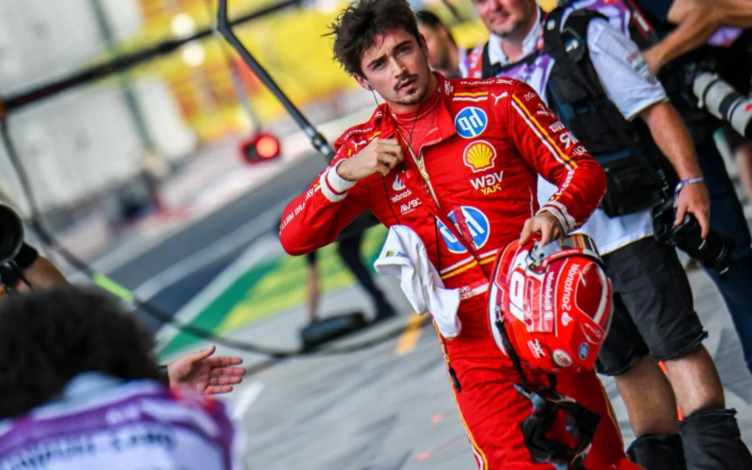 Leclerc ​é sincero sobre situação da Ferrari na Fórmula 1 Leclerc ​não vive boa fase depois de Mônaco (Foto: FERENC ISZA / AFP)