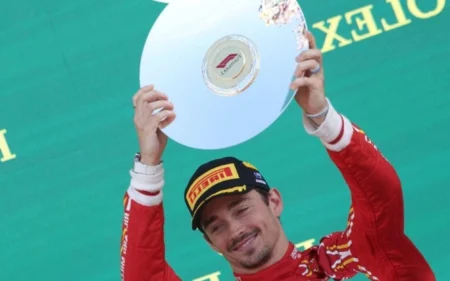 Leclerc quer mostrar seu valor com chegada de Hamilton na Ferrari Leclerc quer mostrar seu potencial com a chegada do piloto britânico (Foto: Martin KEEP / AFP)