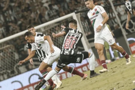 Lima celebra marca importante no Fluminense e elogia Thiago Silva: ‘Líder nato’ Lima completou 100 jogos diante do Atlético-MG (Foto: Marcelo Gonçalves/Fluminense FC)