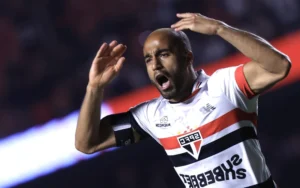 1º Convocado: Lucas Moura, do São Paulo, marca time na Seleção Brasileira