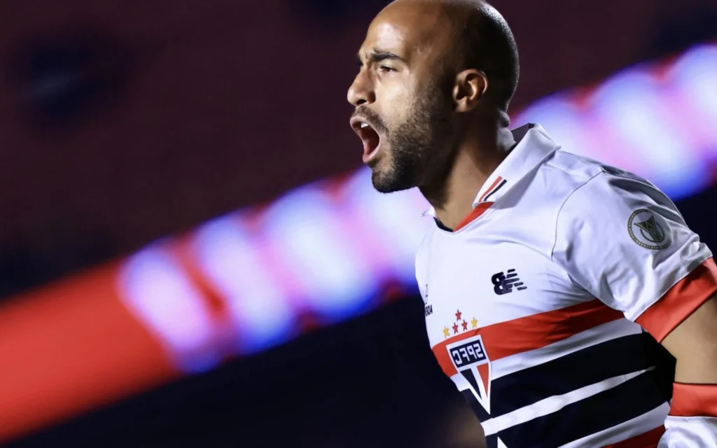 Lucas Moura fala sobre chances do São Paulo reverter o placar contra o Atlético-MG na Copa do Brasil Foto: Marcello Zambrana/AGIF