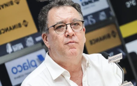 Marcelo Teixeira afirma ter pago R$ 113 milhões em dívidas e detalha planejamento do Santos para 2025 Marcelo Teixeira concedeu entrevista nesta quarta-feira (14) (Foto: Reinaldo Campos/AGIF)