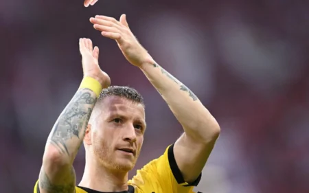 Marco Reus faz gol de falta e atinge marca histórica em despedida no Signal Iduna Park; veja o gol (Foto: KIRILL KUDRYAVTSEV / AFP)