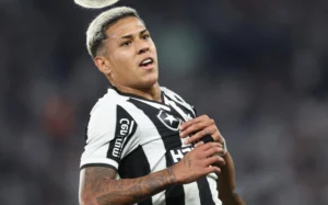 Matheus Martins: A Estrela do Botafogo que Fez a Cidade de Deus Tremir